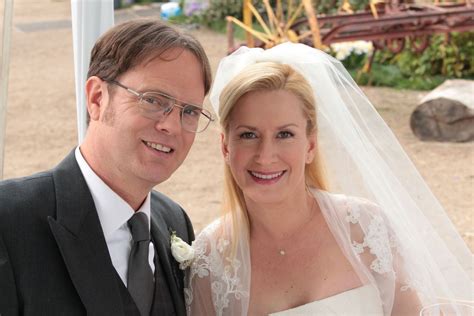 who does dwight marry.